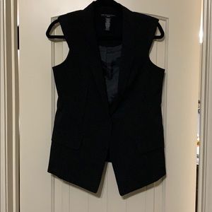 Size small women’s black vest, cap sleeve